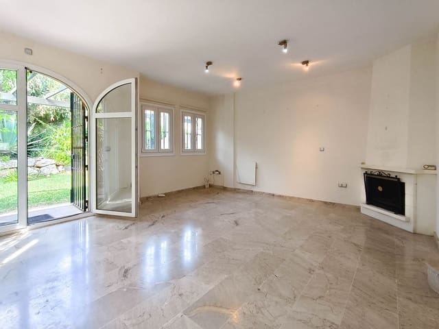 4 sypialnia Dom blizniak na sprzedaż w La Alcaidesa z basenem garażem - 338 000 € (Ref: 8693111)