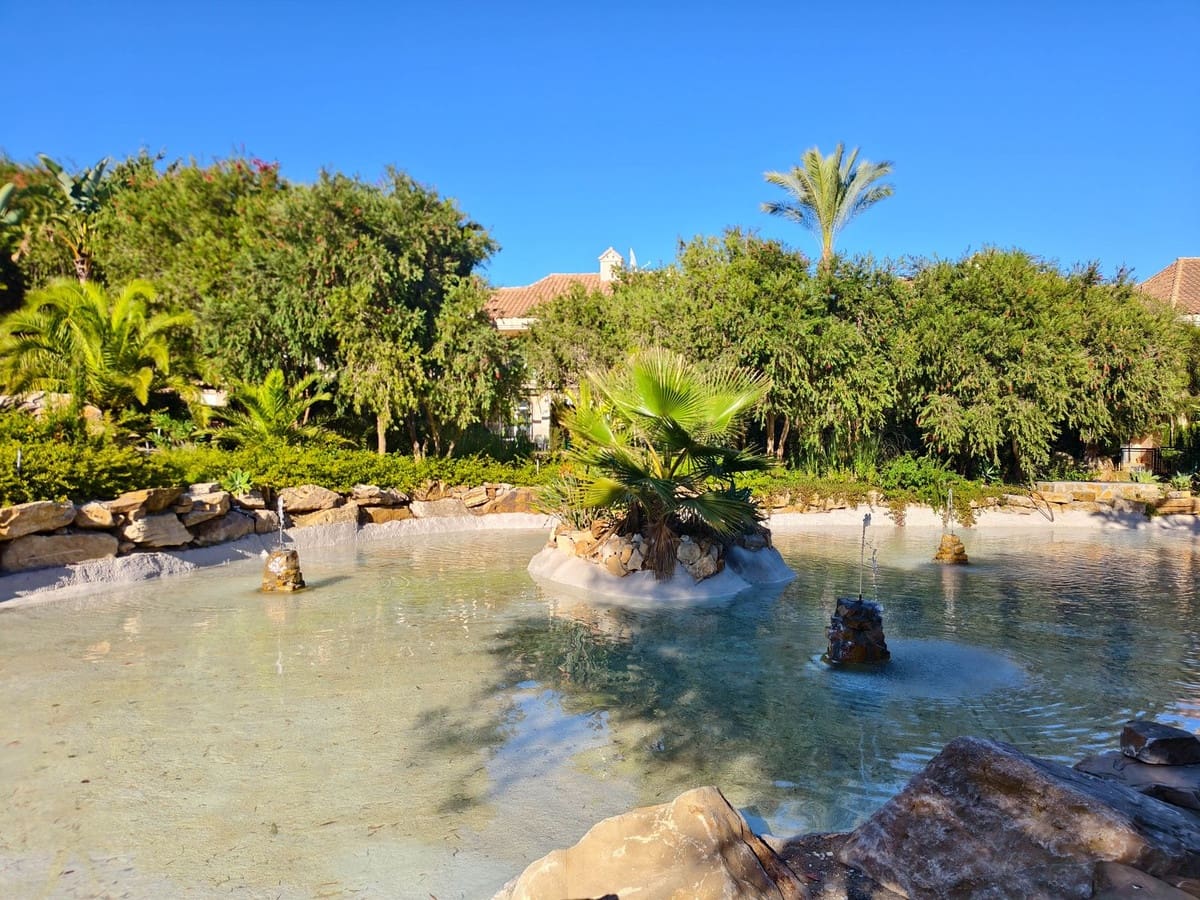 Pareado de 4 habitaciones en La Alcaidesa en venta con piscina garaje - 338.000 € (Ref: 8693111)