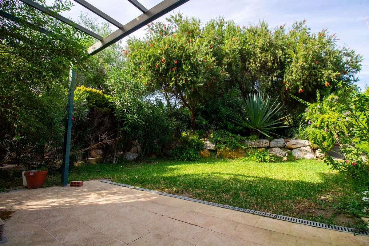 Pareado de 4 habitaciones en La Alcaidesa en venta con piscina garaje - 338.000 € (Ref: 8693111)