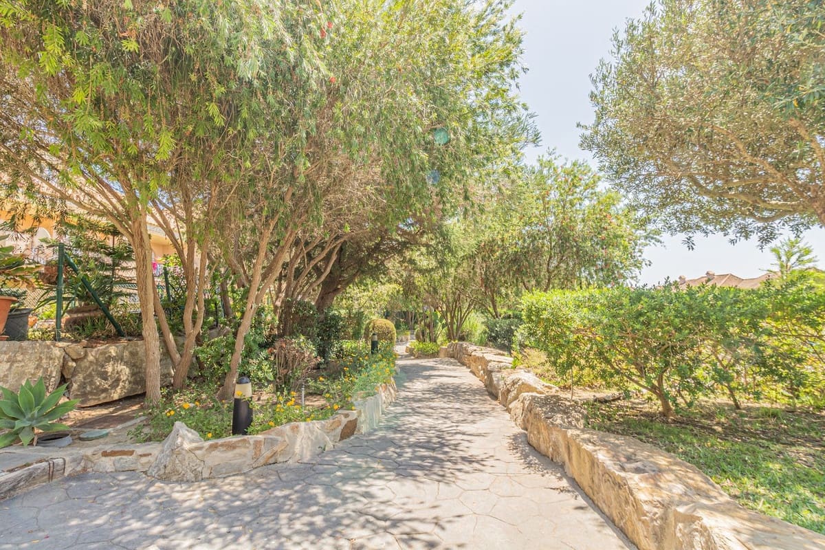 Pareado de 4 habitaciones en La Alcaidesa en venta con piscina garaje - 338.000 € (Ref: 8693111)