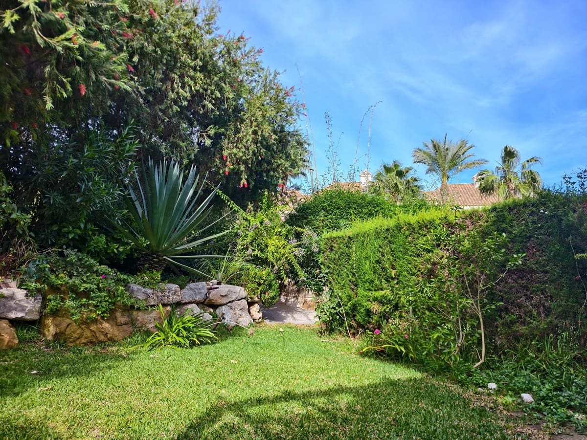 Pareado de 4 habitaciones en La Alcaidesa en venta con piscina garaje - 338.000 € (Ref: 8693111)