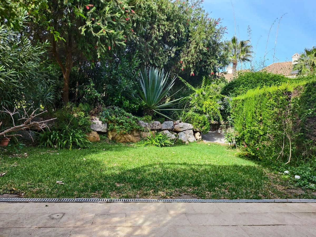 Pareado de 4 habitaciones en La Alcaidesa en venta con piscina garaje - 338.000 € (Ref: 8693111)