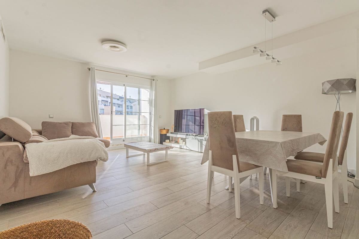 3 chambre Appartement à vendre à La Alcaidesa avec piscine garage - 290 000 € (Ref: 8898037)