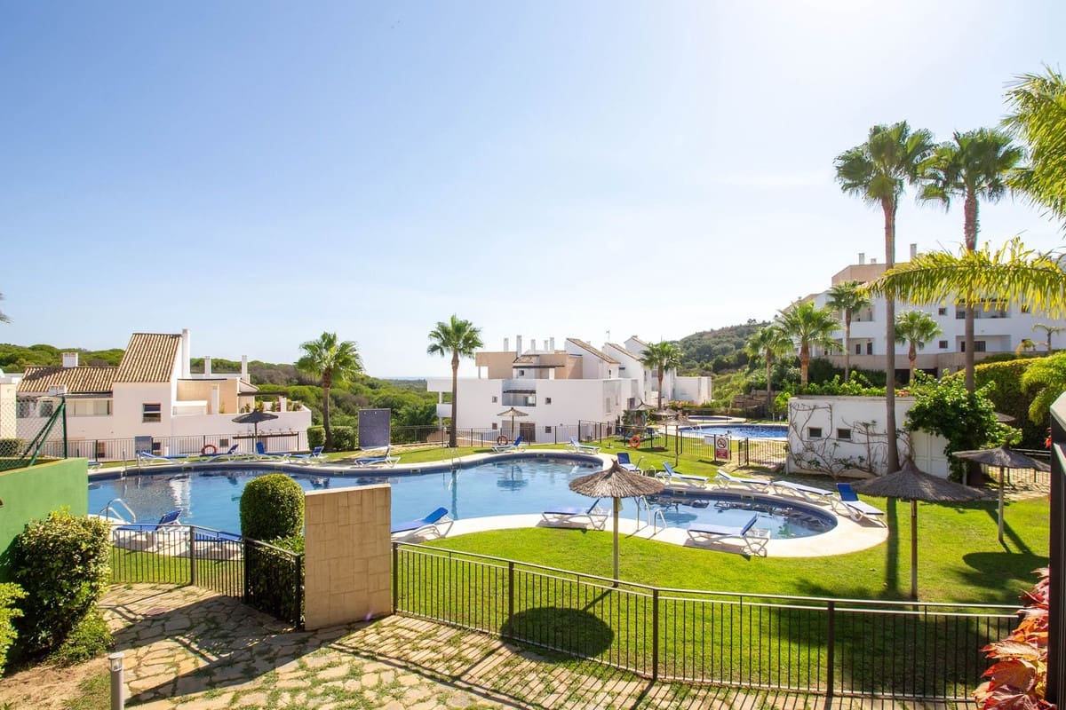 3 chambre Appartement à vendre à La Alcaidesa avec piscine garage - 290 000 € (Ref: 8898037)