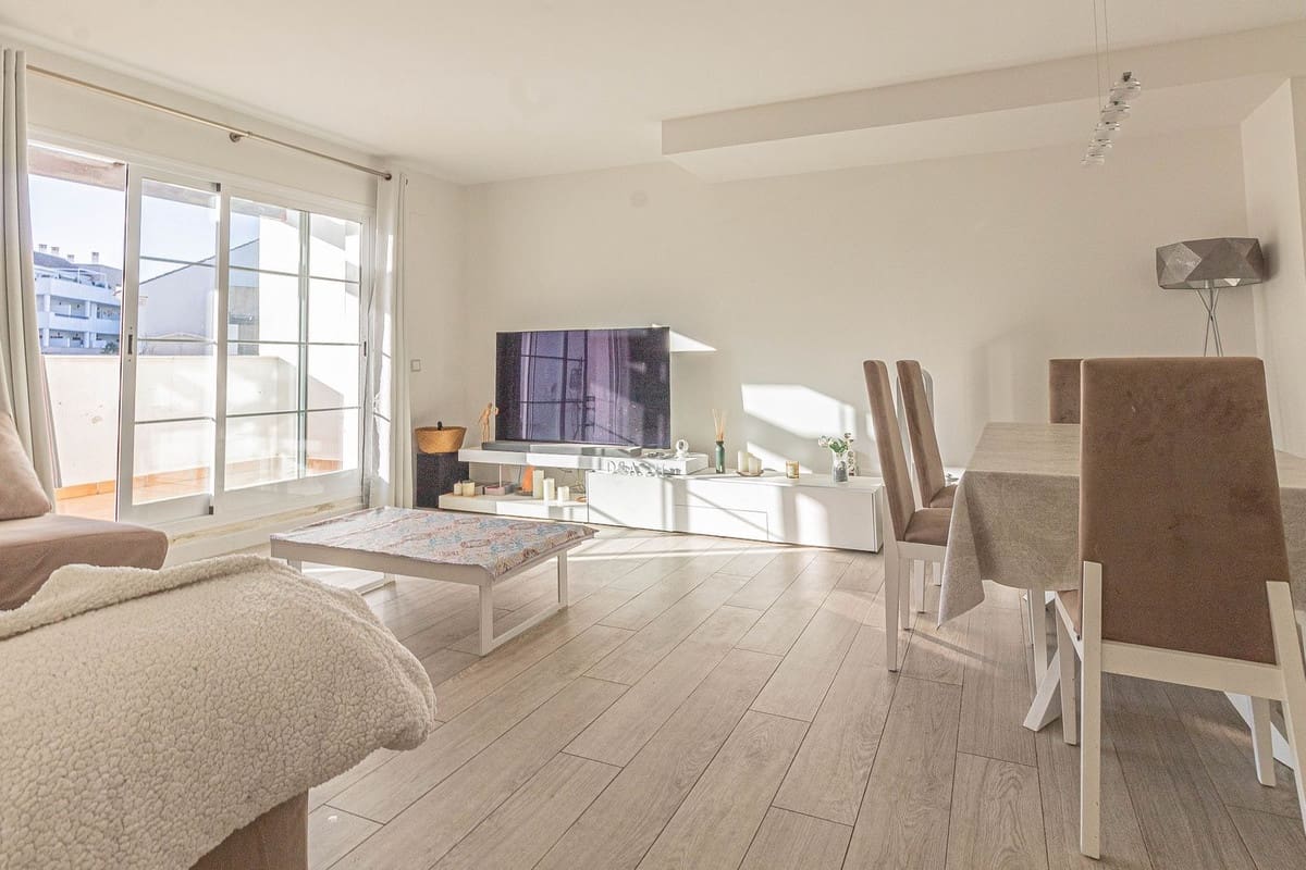 3 chambre Appartement à vendre à La Alcaidesa avec piscine garage - 290 000 € (Ref: 8898037)