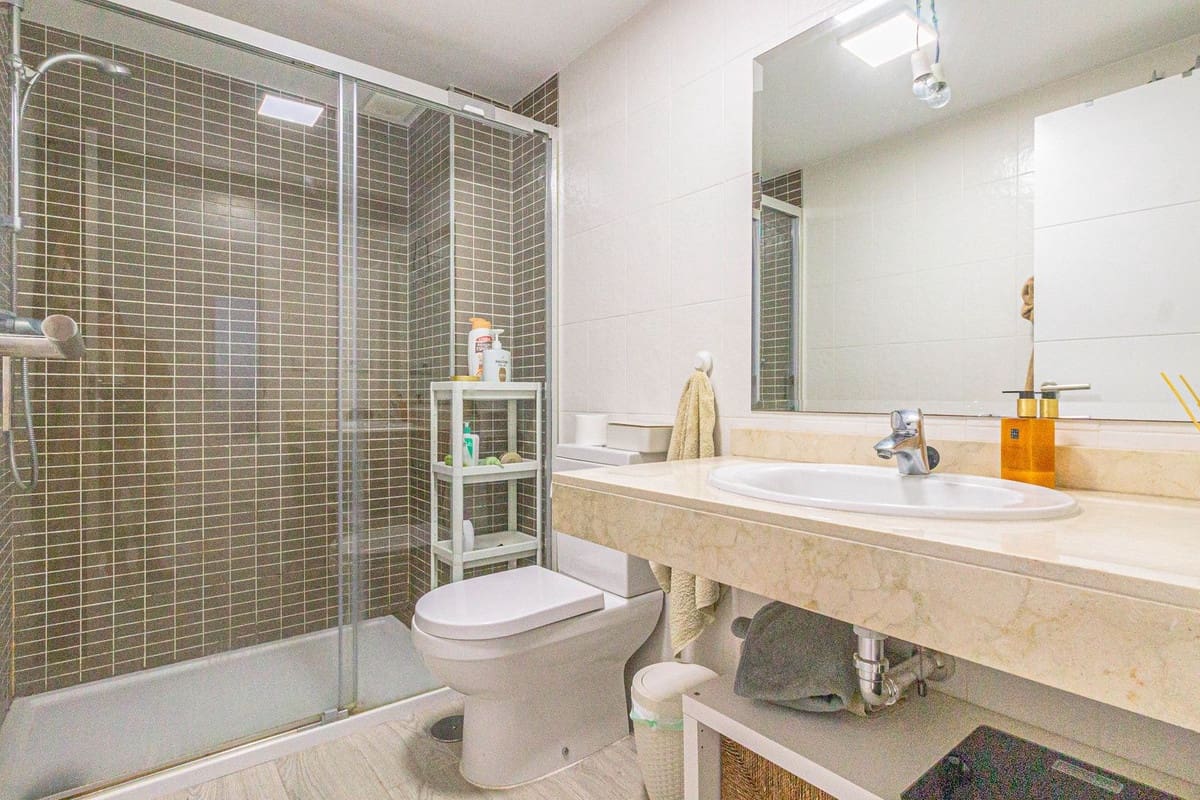 3 chambre Appartement à vendre à La Alcaidesa avec piscine garage - 290 000 € (Ref: 8898037)