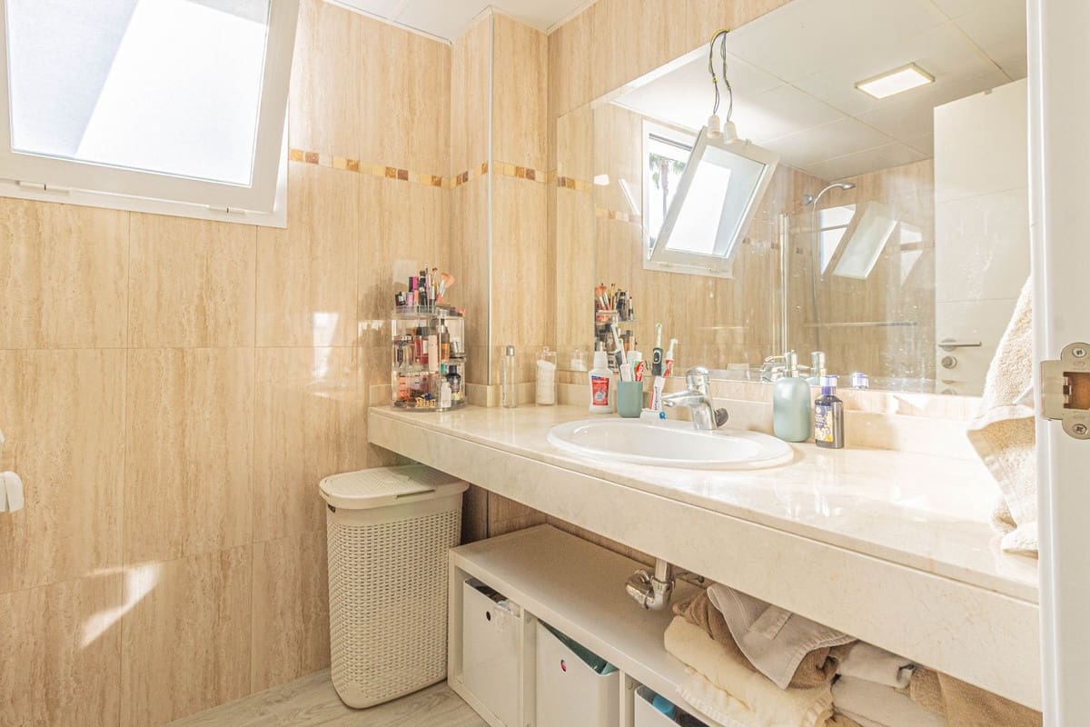 3 chambre Appartement à vendre à La Alcaidesa avec piscine garage - 290 000 € (Ref: 8898037)