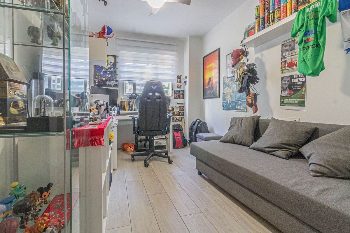 3 chambre Appartement à vendre à La Alcaidesa avec piscine garage - 290 000 € (Ref: 8898037)