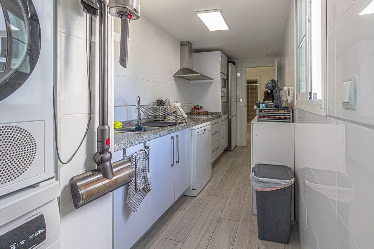 3 chambre Appartement à vendre à La Alcaidesa avec piscine garage - 290 000 € (Ref: 8898037)