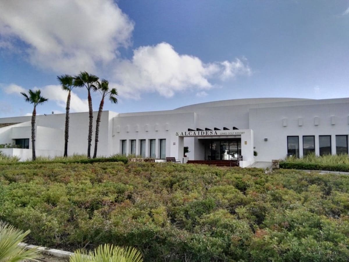 3 chambre Appartement à vendre à La Alcaidesa avec piscine garage - 290 000 € (Ref: 8898037)