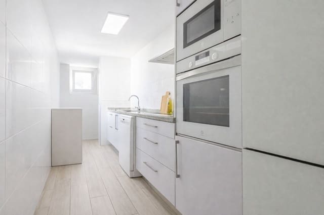 3 chambre Appartement à vendre à La Alcaidesa avec piscine garage - 290 000 € (Ref: 8898037)