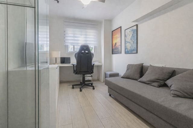 3 chambre Appartement à vendre à La Alcaidesa avec piscine garage - 290 000 € (Ref: 8898037)