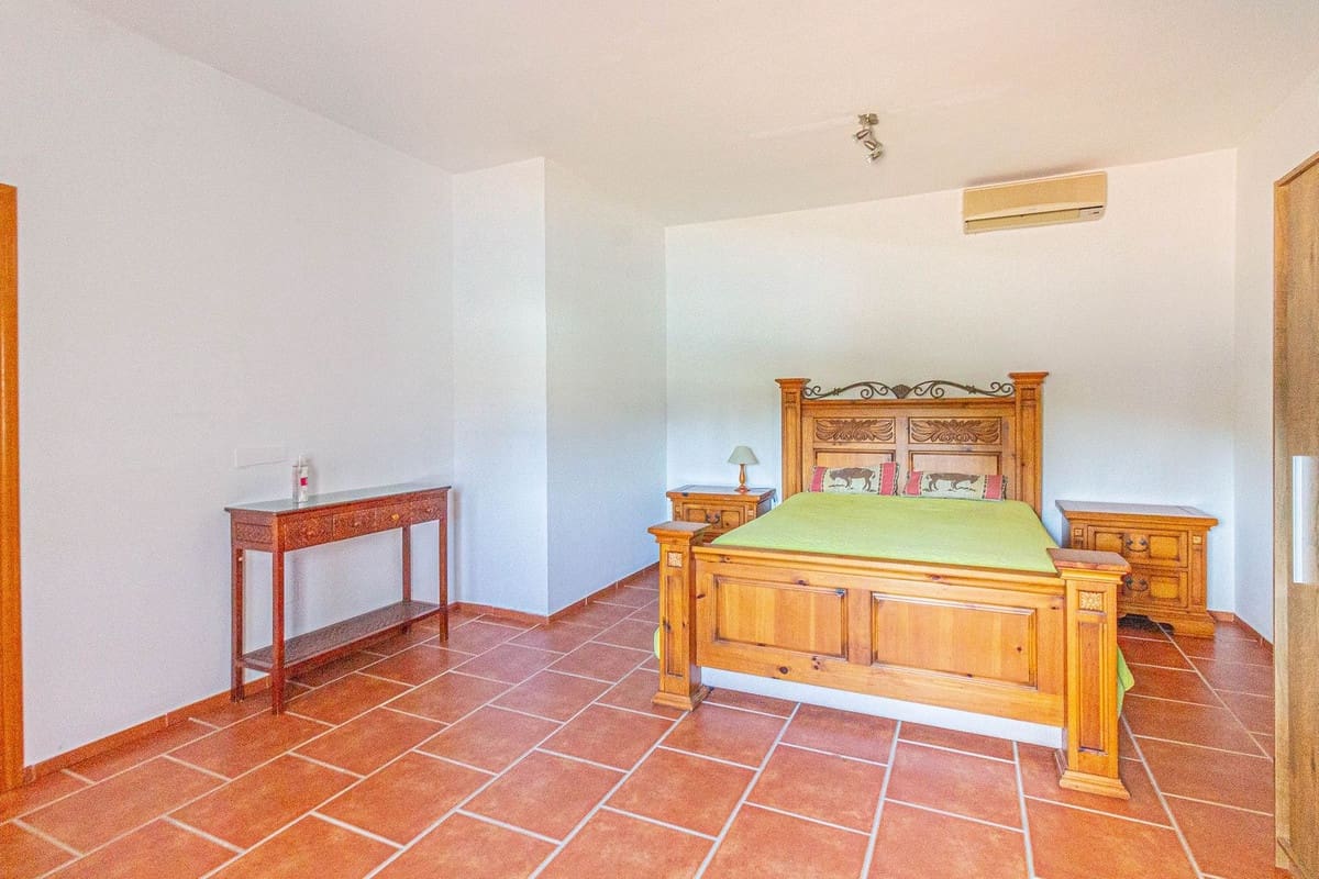 5 quarto Moradia para venda em Sotogrande com piscina garagem - 975 000 € (Ref: 8922484)