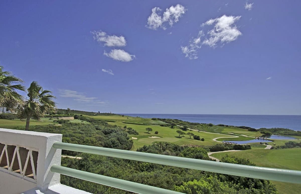 2 chambre Appartement à vendre à La Alcaidesa avec piscine garage - 475 000 € (Ref: 8997327)