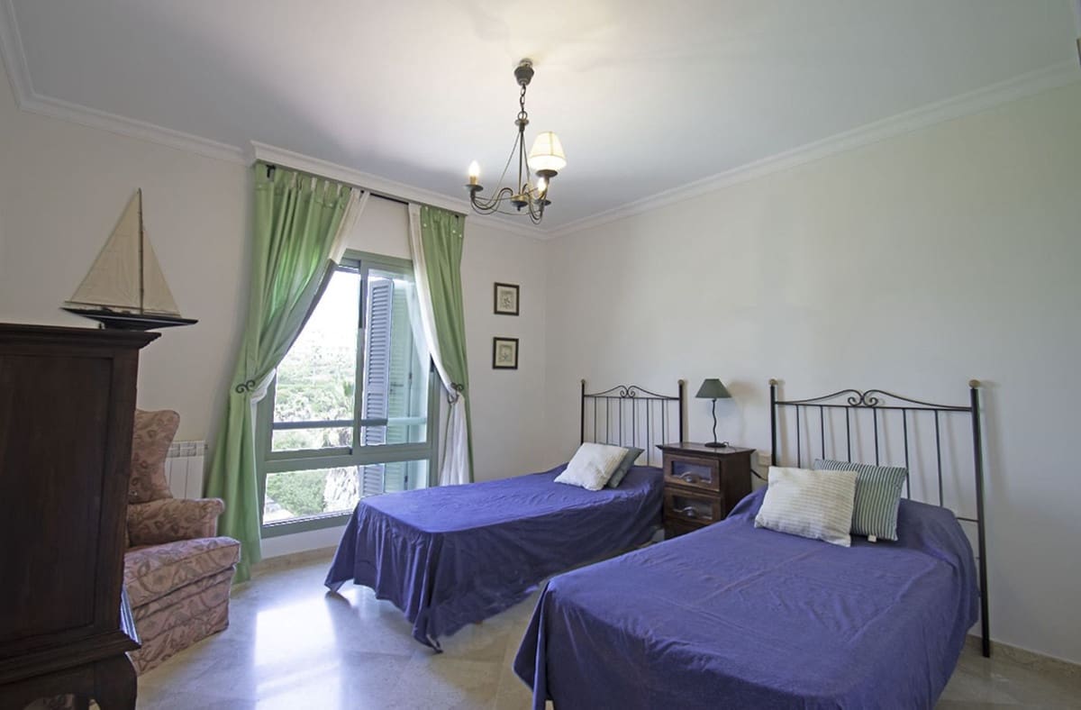 2 chambre Appartement à vendre à La Alcaidesa avec piscine garage - 475 000 € (Ref: 8997327)