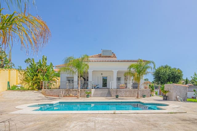 3 soveværelse Villa til salg i Pueblo Nuevo de Guadiaro, San Roque med swimmingpool garage - € 699.000 (Ref: 9019456)