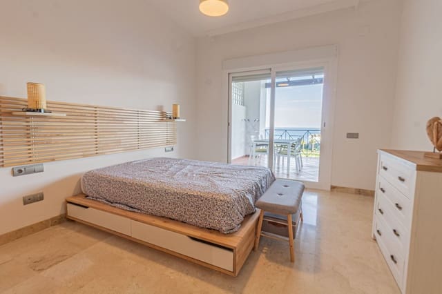 2 soveværelse Lejlighed til leje i La Alcaidesa med swimmingpool garage - € 1.350 (Ref: 9142486)