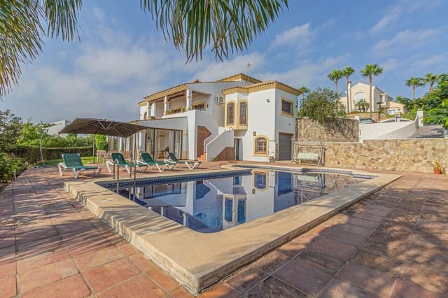 4 soveværelse Villa til leje i La Alcaidesa med swimmingpool garage - € 3.950 (Ref: 9163244)