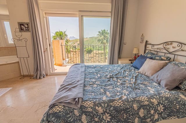 4 soveværelse Byhus til leje i La Alcaidesa med swimmingpool garage - € 2.950 (Ref: 9165313)