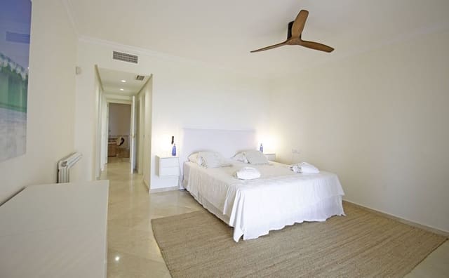 3 chambre Appartement à vendre à La Alcaidesa avec piscine garage - 825 000 € (Ref: 9263795)