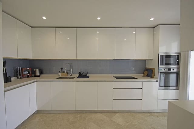 3 chambre Appartement à vendre à La Alcaidesa avec piscine garage - 825 000 € (Ref: 9263795)