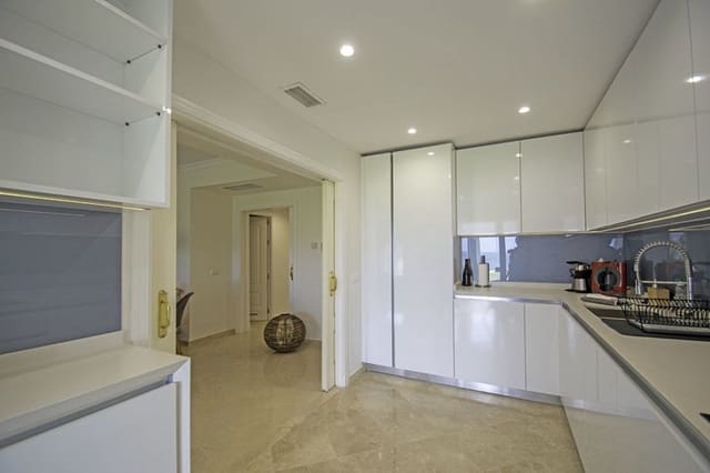 3 chambre Appartement à vendre à La Alcaidesa avec piscine garage - 825 000 € (Ref: 9263795)