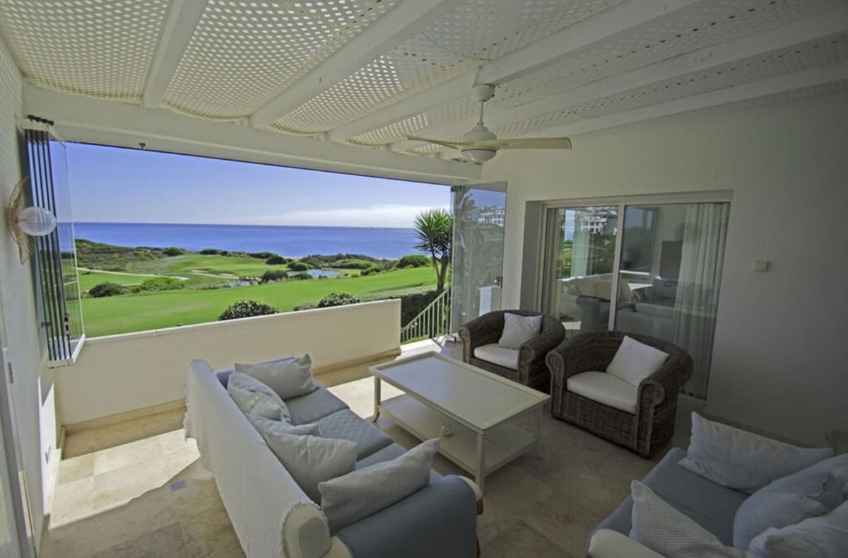 3 chambre Appartement à vendre à La Alcaidesa avec piscine garage - 825 000 € (Ref: 9263795)