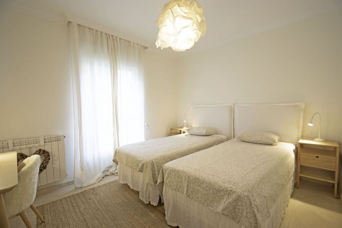 3 chambre Appartement à vendre à La Alcaidesa avec piscine garage - 825 000 € (Ref: 9263795)