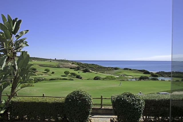 3 chambre Appartement à vendre à La Alcaidesa avec piscine garage - 825 000 € (Ref: 9263795)