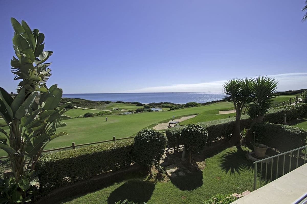 3 chambre Appartement à vendre à La Alcaidesa avec piscine garage - 825 000 € (Ref: 9263795)