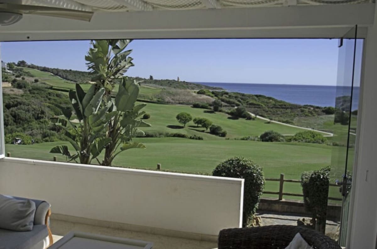 3 chambre Appartement à vendre à La Alcaidesa avec piscine garage - 825 000 € (Ref: 9263795)