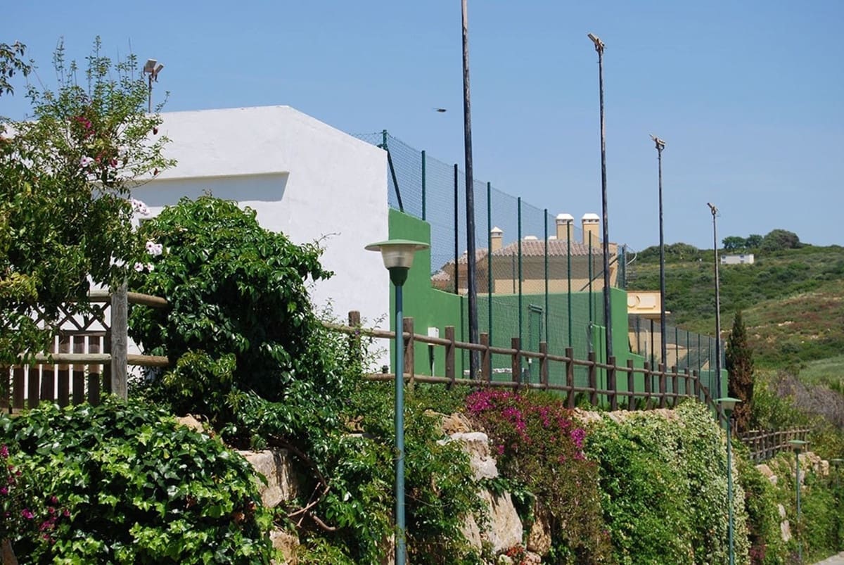 3 chambre Appartement à vendre à La Alcaidesa avec piscine garage - 825 000 € (Ref: 9263795)