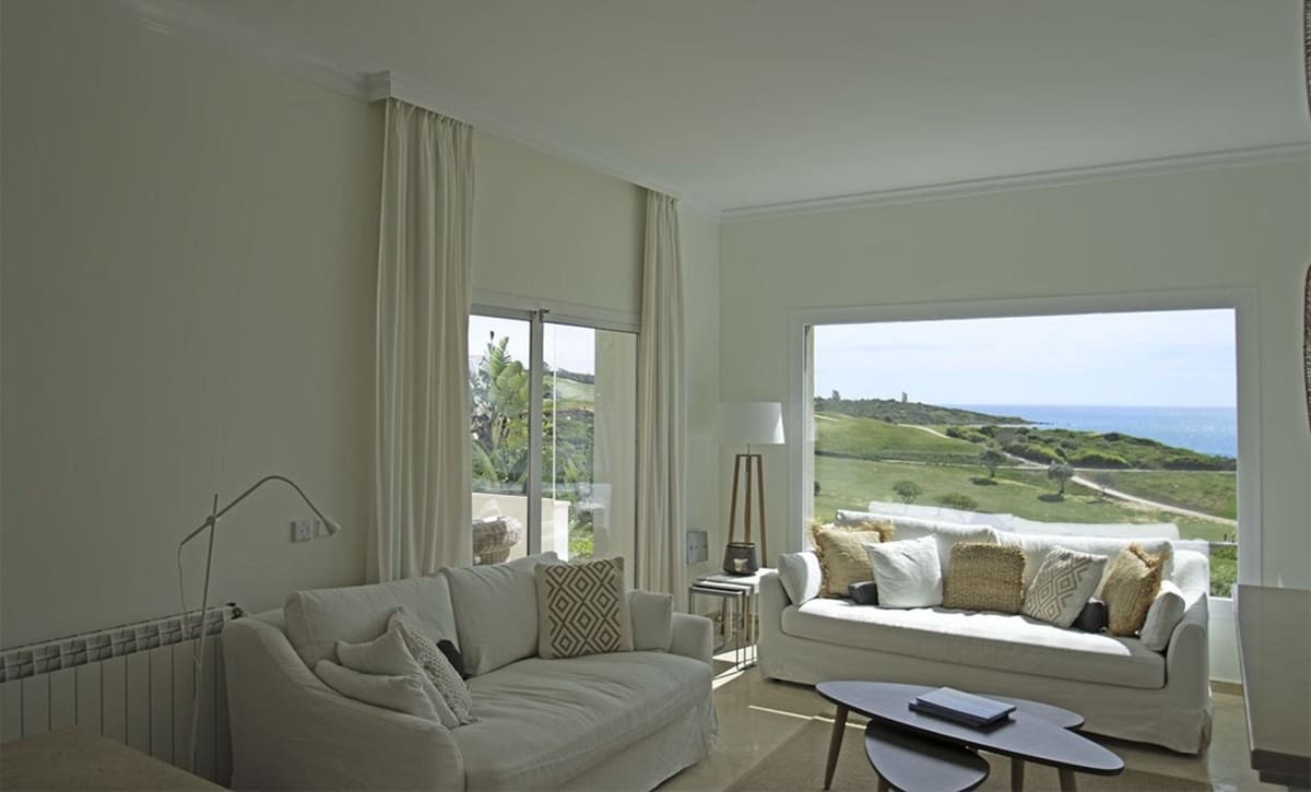 3 sypialnia Apartament przy plaży na sprzedaż w La Alcaidesa z basenem garażem - 825 000 € (Ref: 9263795)