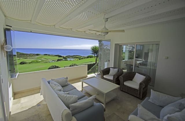 3 soveværelse Strandlejlighed til salg i La Alcaidesa med swimmingpool garage - € 825.000 (Ref: 9263795)