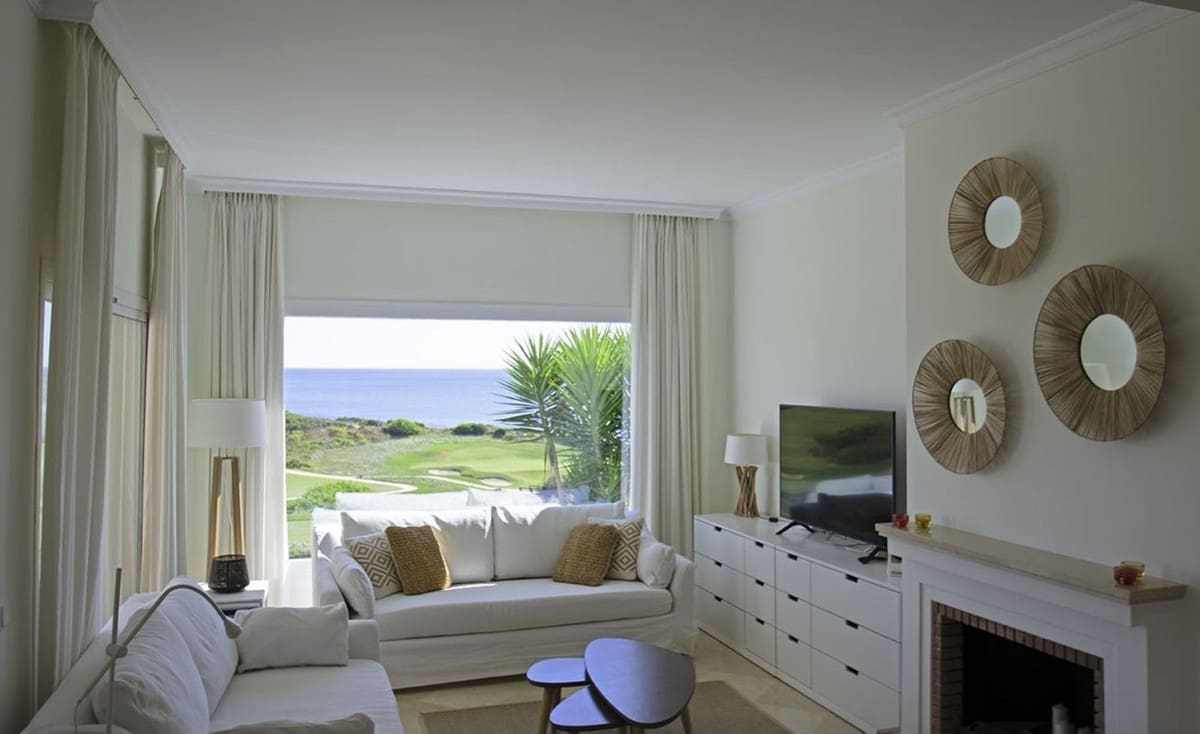 3 sypialnia Apartament przy plaży na sprzedaż w La Alcaidesa z basenem garażem - 825 000 € (Ref: 9263795)