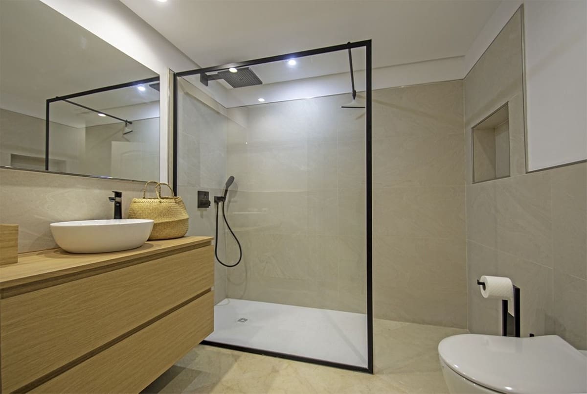 3 sypialnia Apartament przy plaży na sprzedaż w La Alcaidesa z basenem garażem - 825 000 € (Ref: 9263795)