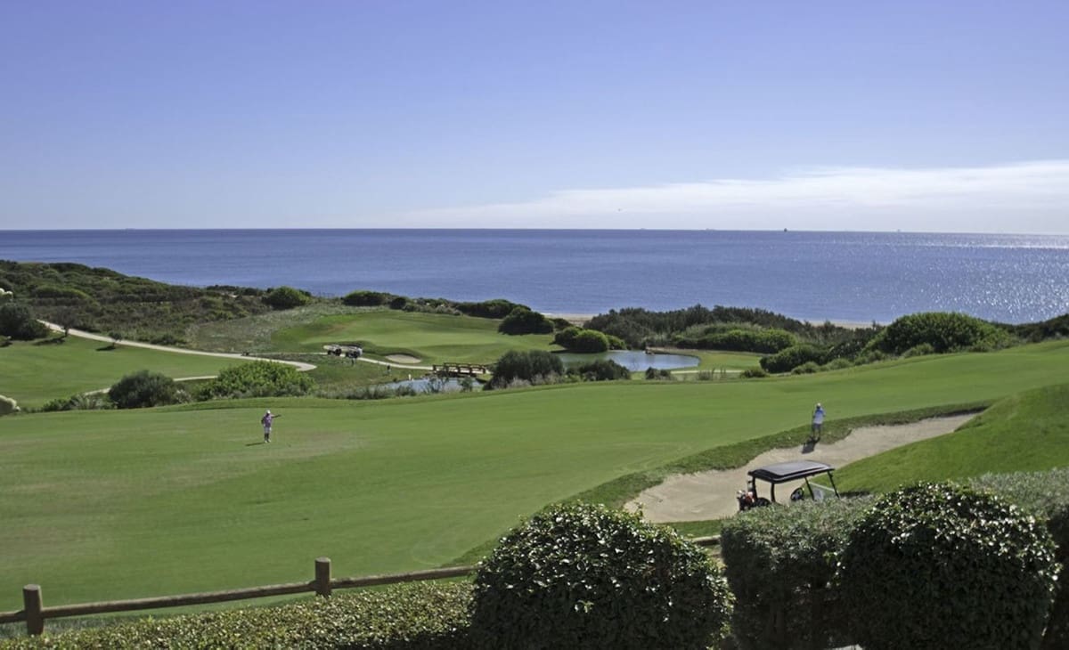 3 sypialnia Apartament przy plaży na sprzedaż w La Alcaidesa z basenem garażem - 825 000 € (Ref: 9263795)