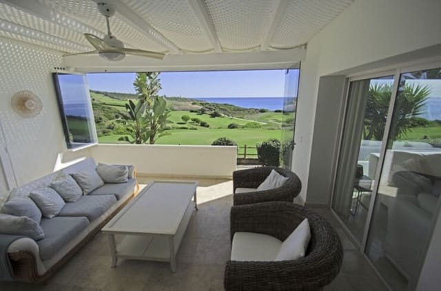 3 soveværelse Strandlejlighed til salg i La Alcaidesa med swimmingpool garage - € 825.000 (Ref: 9263795)