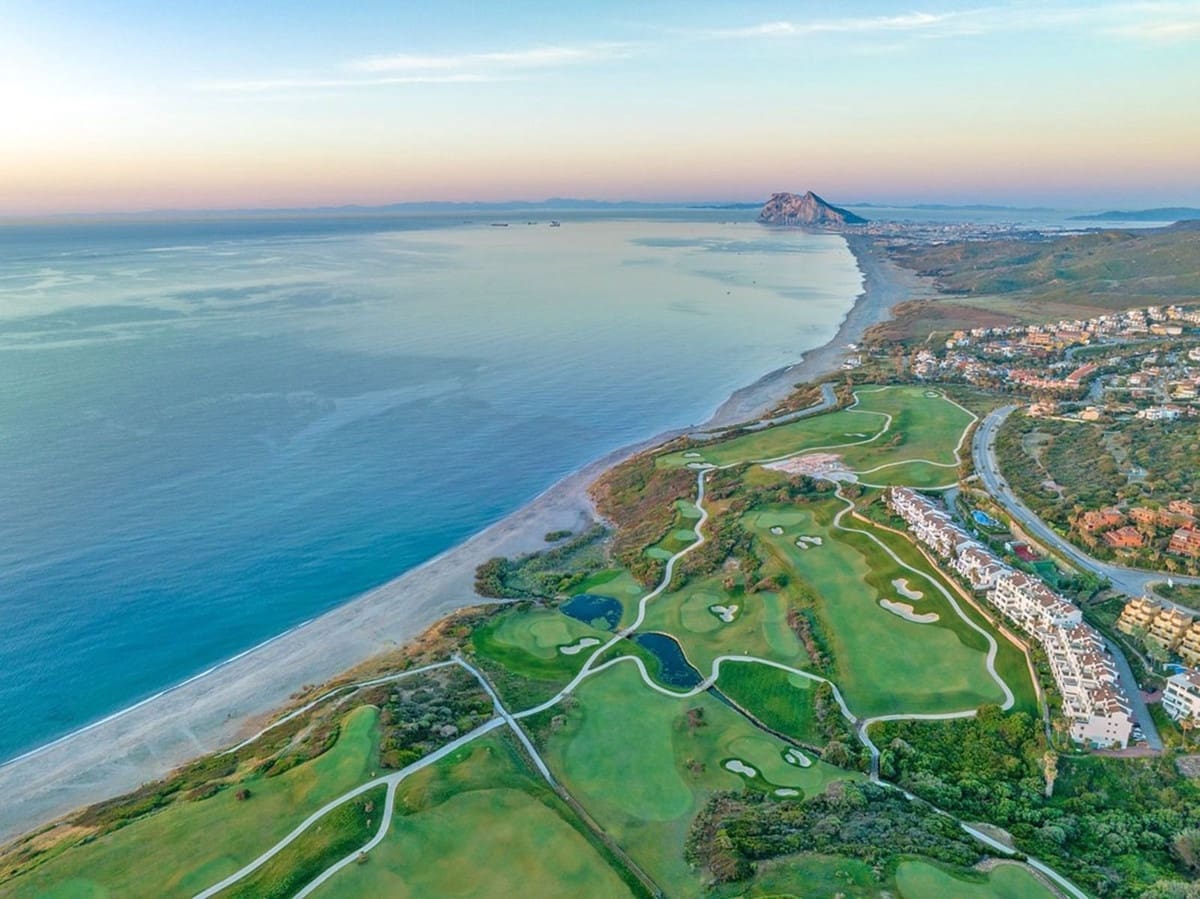 3 sypialnia Apartament przy plaży na sprzedaż w La Alcaidesa z basenem garażem - 825 000 € (Ref: 9263795)