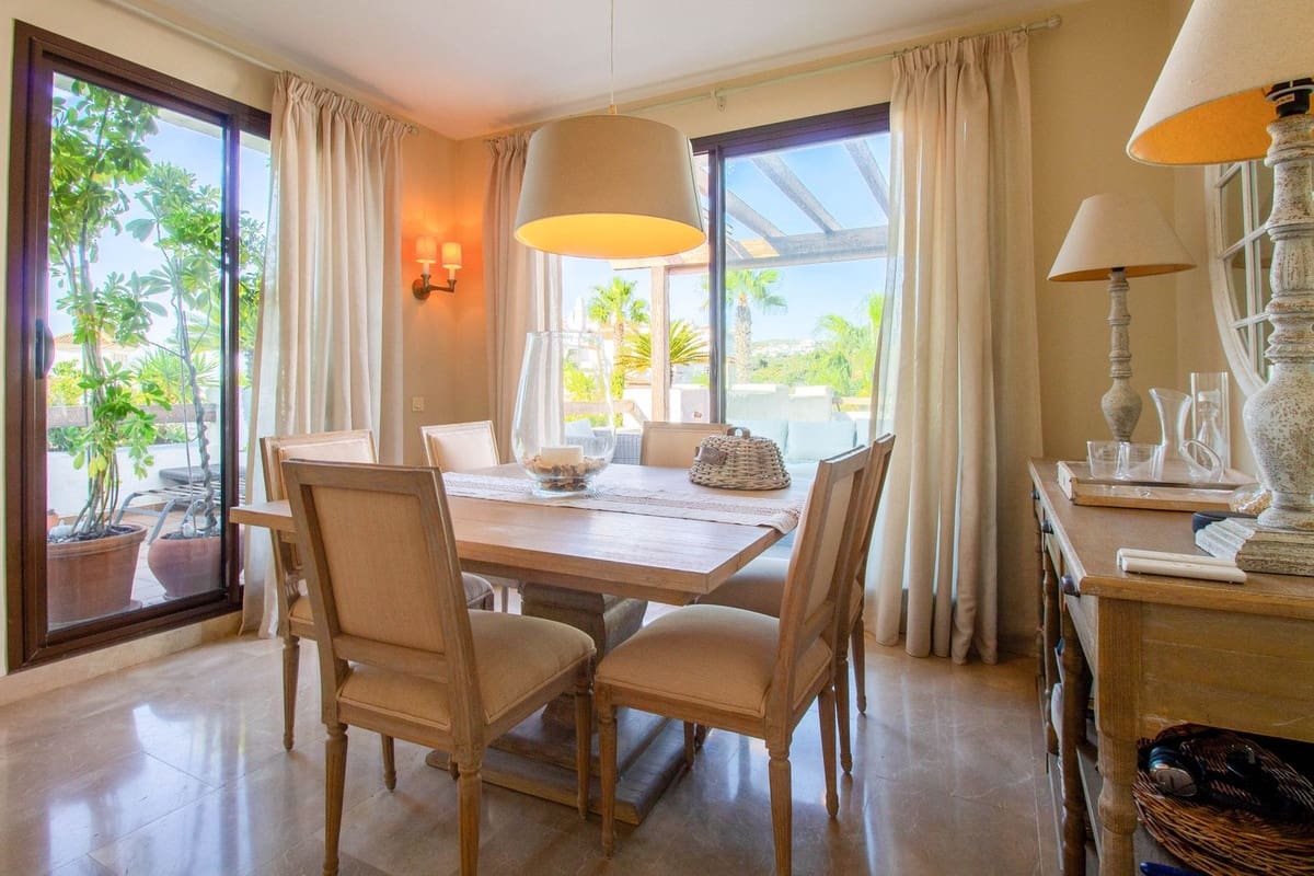 2 sypialnia Penthouse na sprzedaż w La Alcaidesa z basenem garażem - 450 000 € (Ref: 9271393)