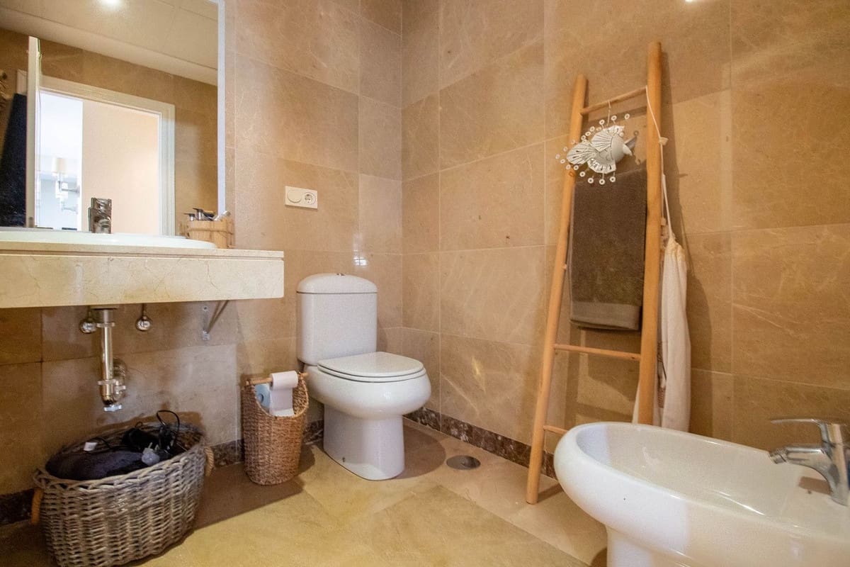 2 sypialnia Penthouse na sprzedaż w La Alcaidesa z basenem garażem - 450 000 € (Ref: 9271393)