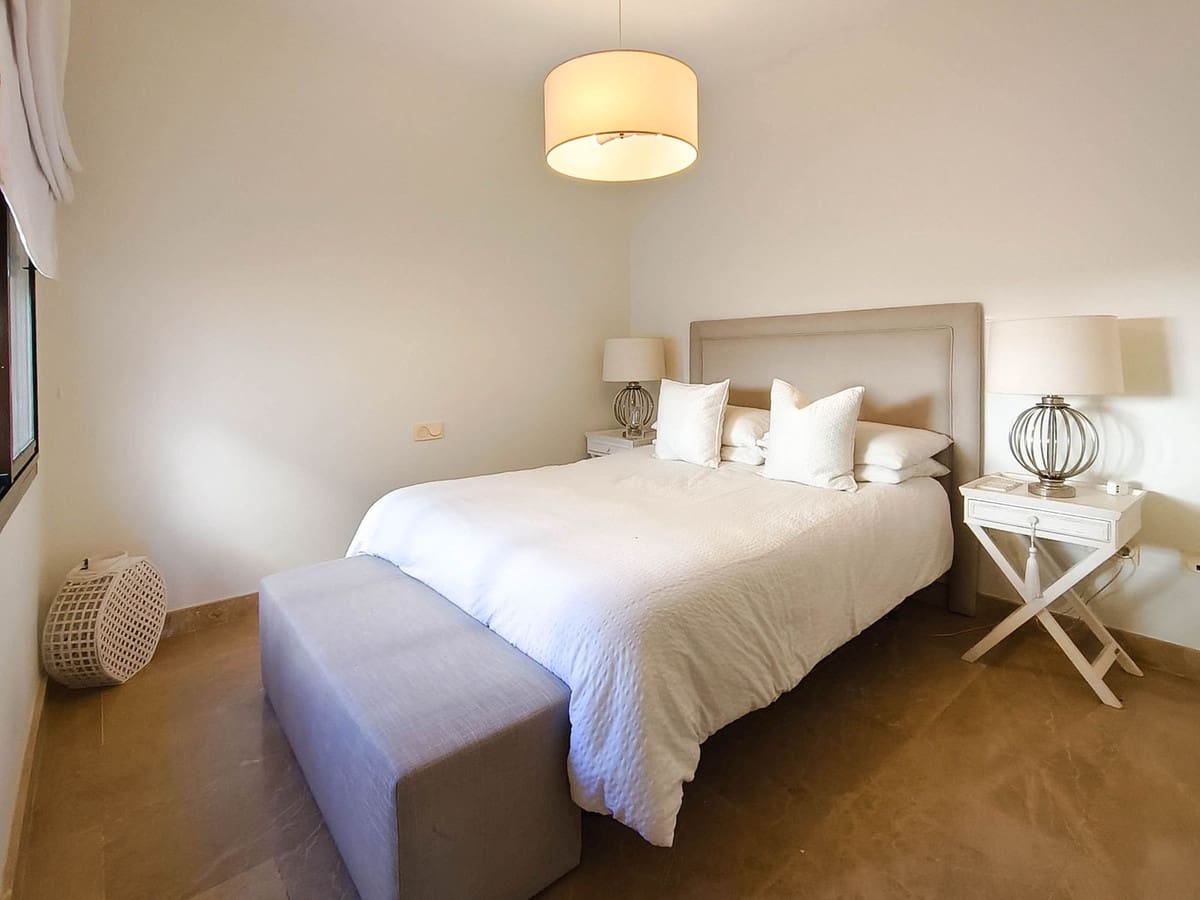 2 sypialnia Penthouse na sprzedaż w La Alcaidesa z basenem garażem - 450 000 € (Ref: 9271393)