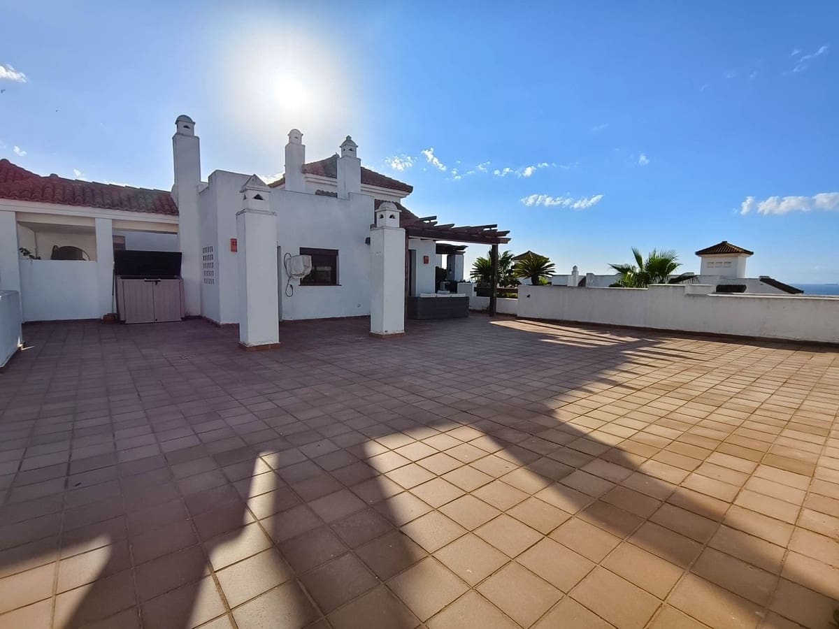 2 sypialnia Penthouse na sprzedaż w La Alcaidesa z basenem garażem - 450 000 € (Ref: 9271393)