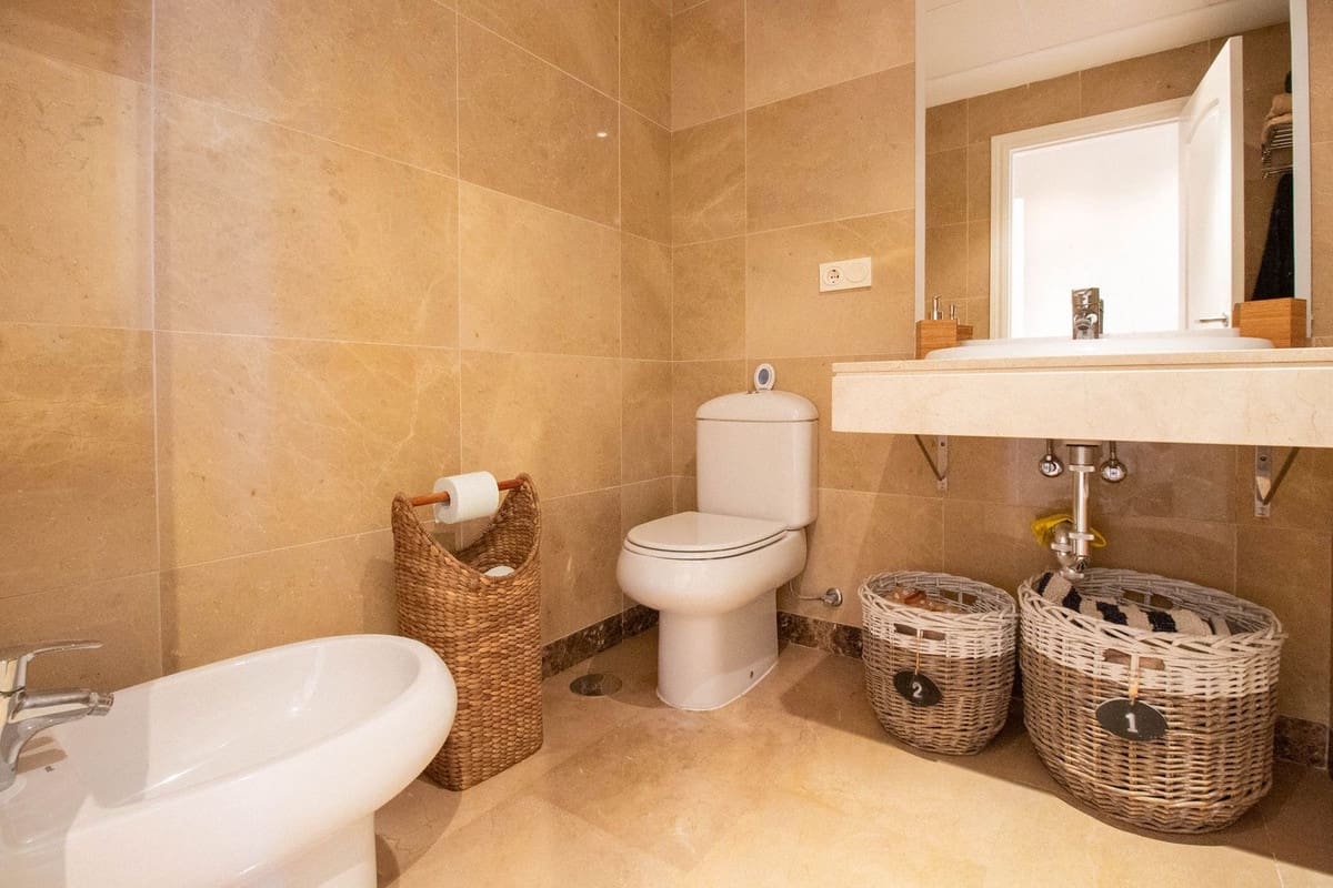 2 sypialnia Penthouse na sprzedaż w La Alcaidesa z basenem garażem - 450 000 € (Ref: 9271393)