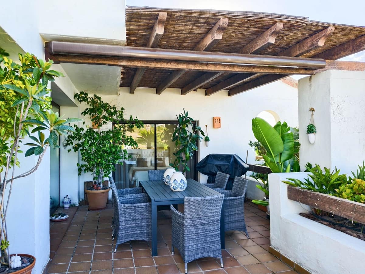 2 sypialnia Penthouse na sprzedaż w La Alcaidesa z basenem garażem - 450 000 € (Ref: 9271393)