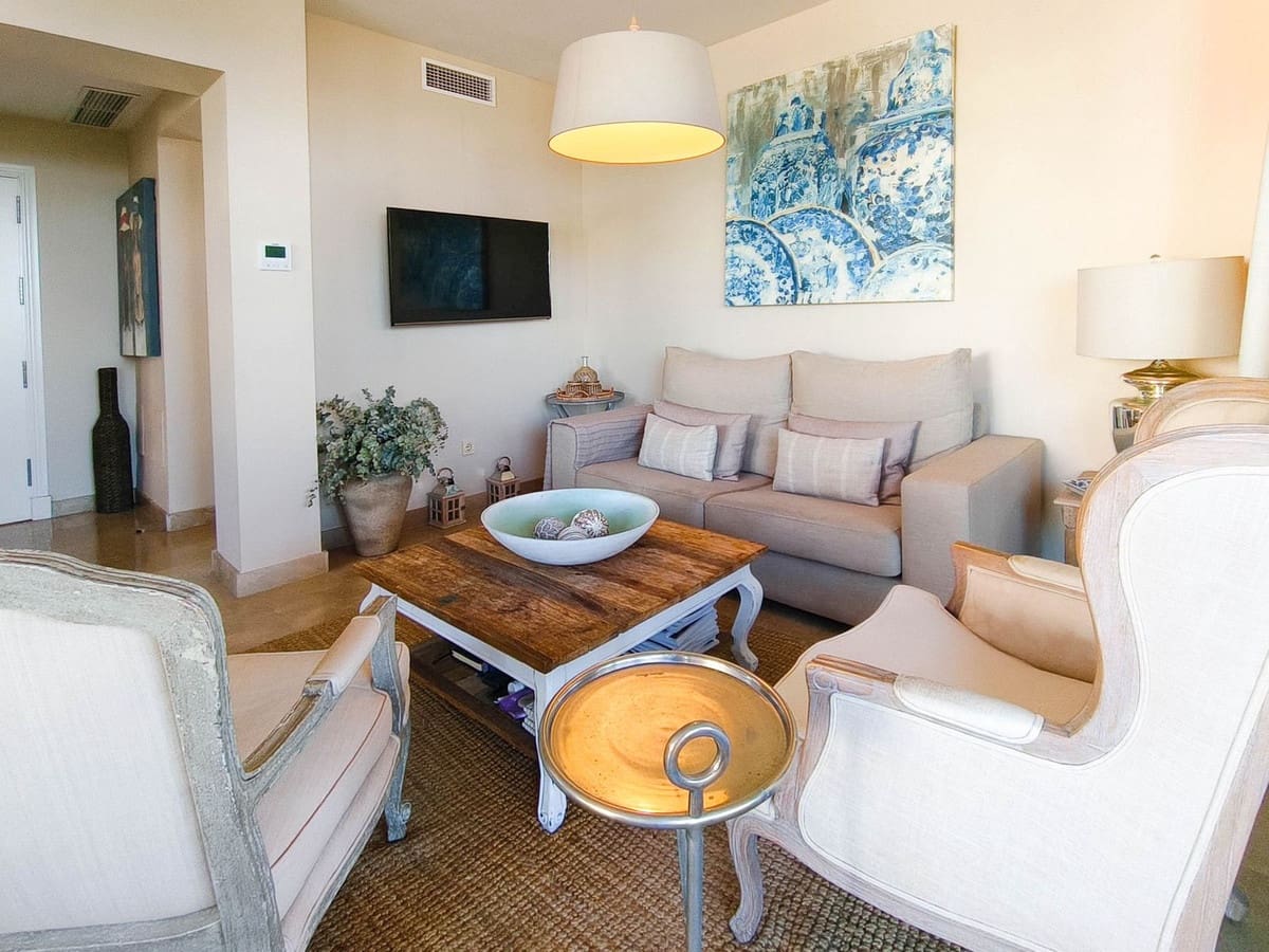 2 sypialnia Penthouse na sprzedaż w La Alcaidesa z basenem garażem - 450 000 € (Ref: 9271393)