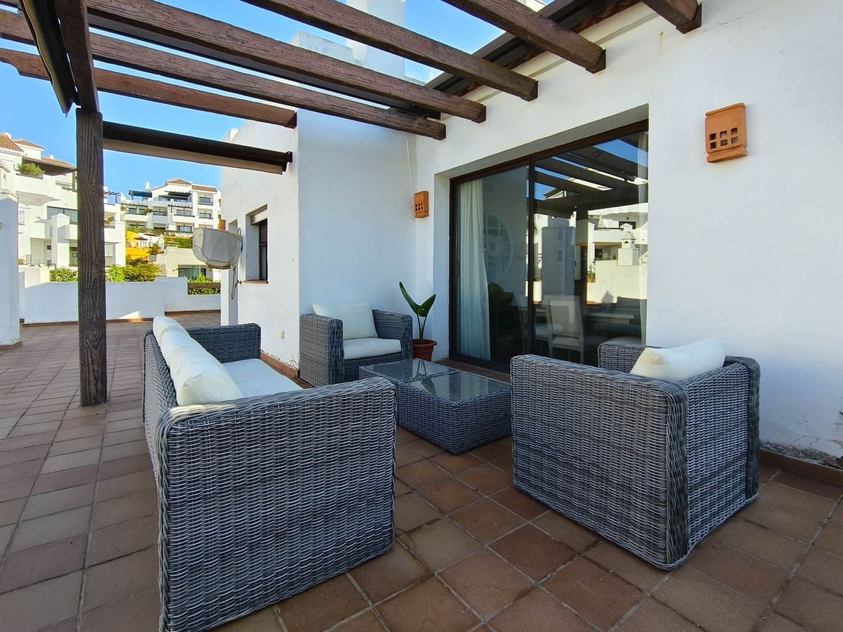 2 sypialnia Penthouse na sprzedaż w La Alcaidesa z basenem garażem - 450 000 € (Ref: 9271393)