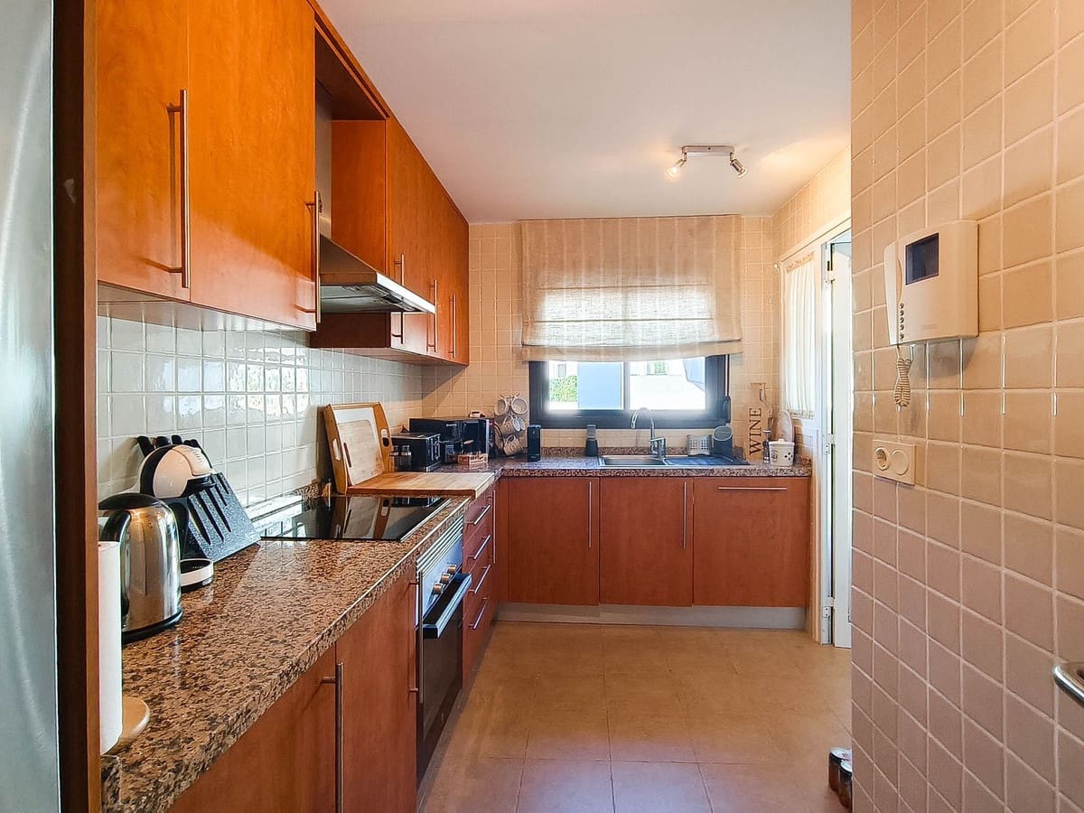 2 sypialnia Penthouse na sprzedaż w La Alcaidesa z basenem garażem - 450 000 € (Ref: 9271393)