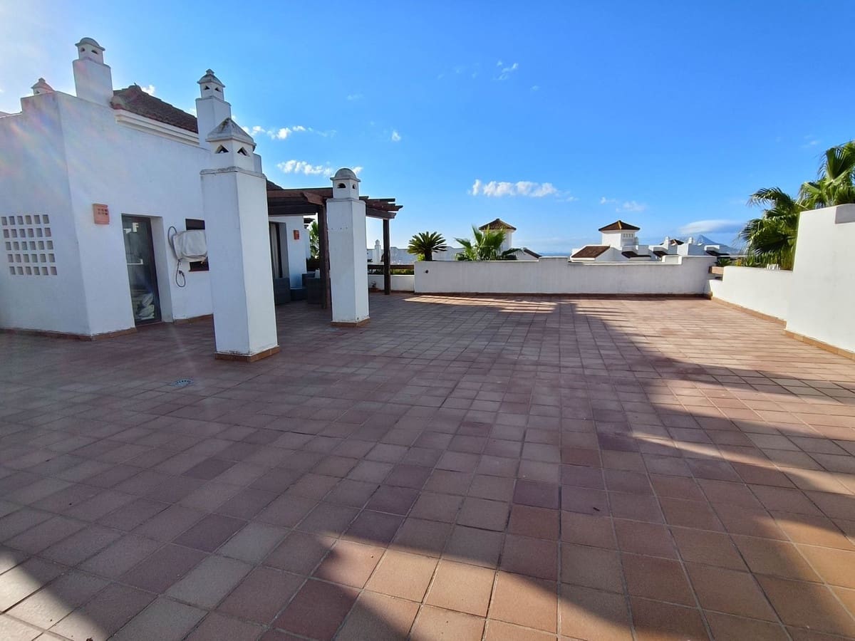 2 sypialnia Penthouse na sprzedaż w La Alcaidesa z basenem garażem - 450 000 € (Ref: 9271393)