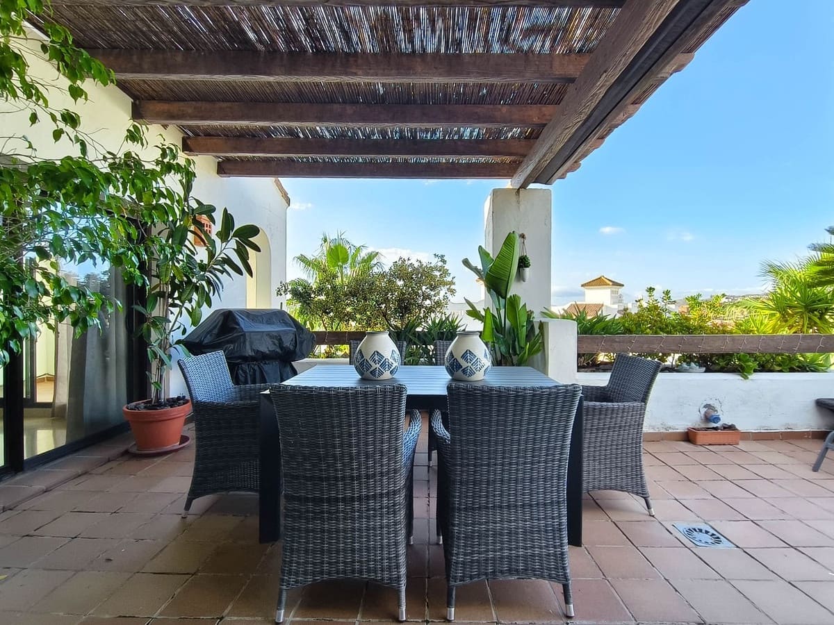 2 sypialnia Penthouse na sprzedaż w La Alcaidesa z basenem garażem - 450 000 € (Ref: 9271393)